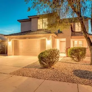 https://phoenix-comfort-suites.hotelsofphoenix.com