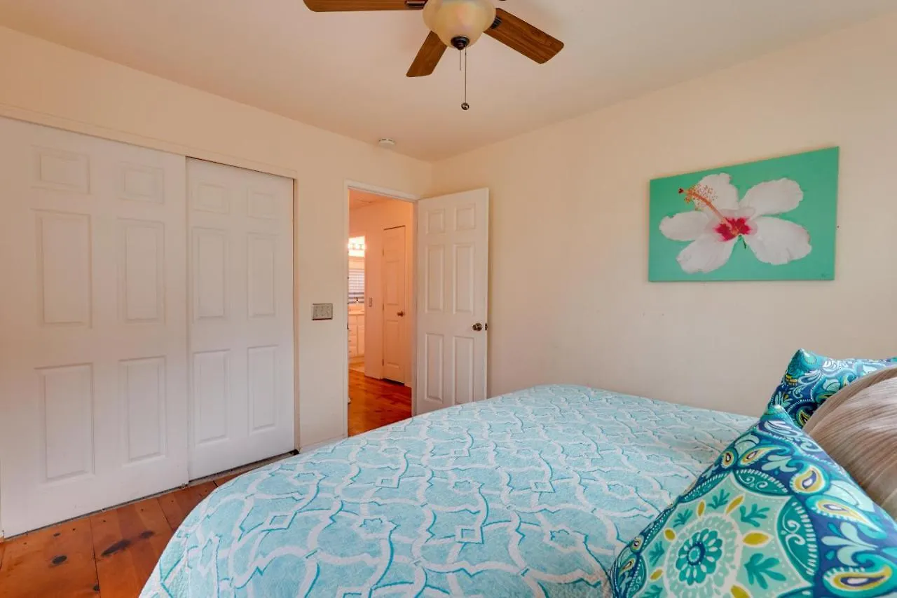Breezy Kailua-Kona Bungalow With Lanai And Ocean View!